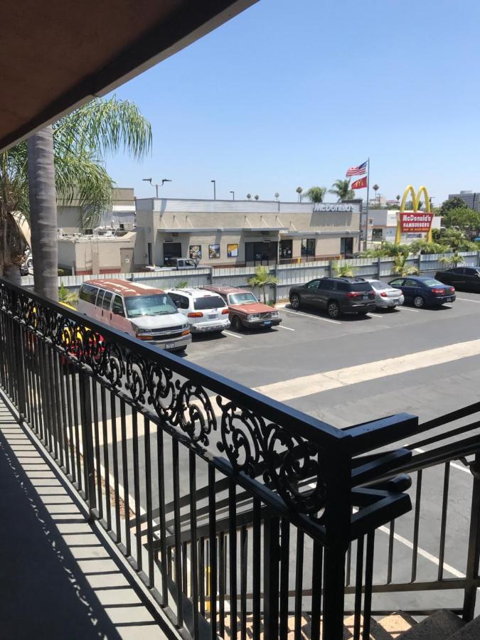 Castaway Motel Orange Exterior photo